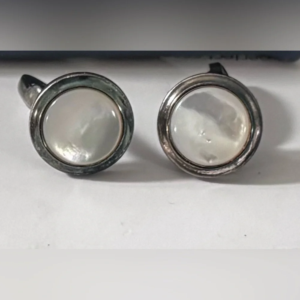Thomas Pink Cuff Links Mother of Pearl Silver Plate Round Design 1.5 mm Diameter
